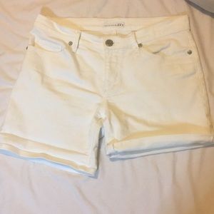 White LOFT shorts size 26 low rise